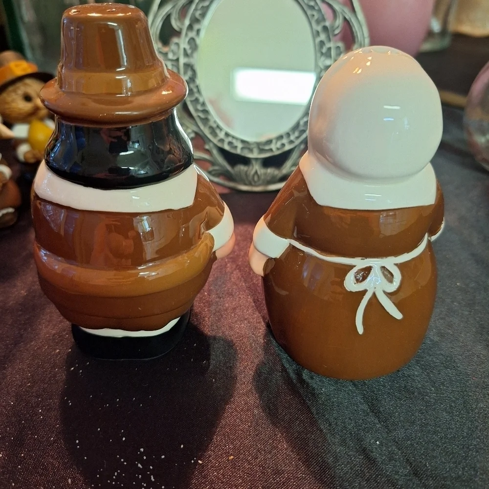 Pilgrim couple salt and pepper